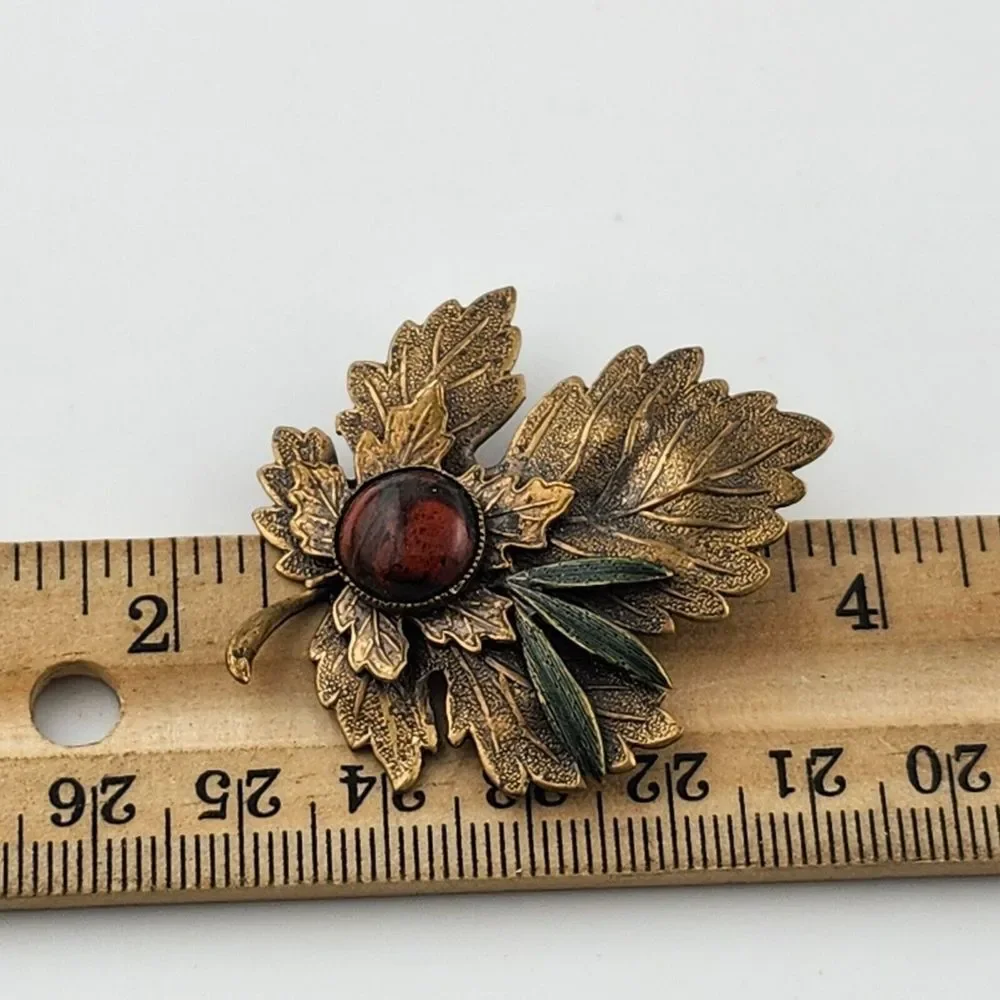 Vintage Maple‎ Leaf Brooch Pin With Stone Accent